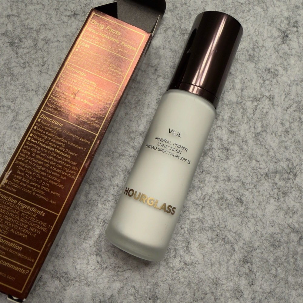 Hourglass Veil Mineral Primer SPF 15 - White & Rose Gold Accents